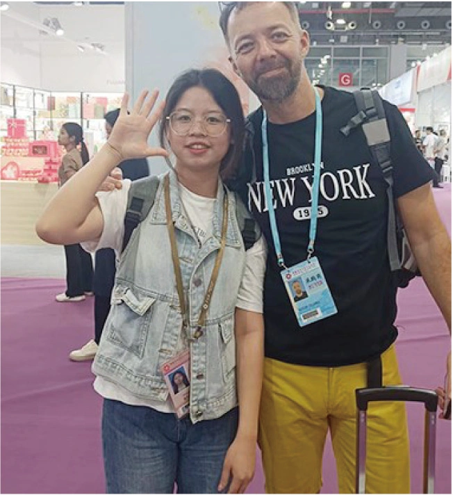 Visitors at the Heyang Craft exhibition booth